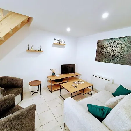 게스트하우스 Maison De Bourg St Amand 5pers 15min Puy Du Fou 3*
